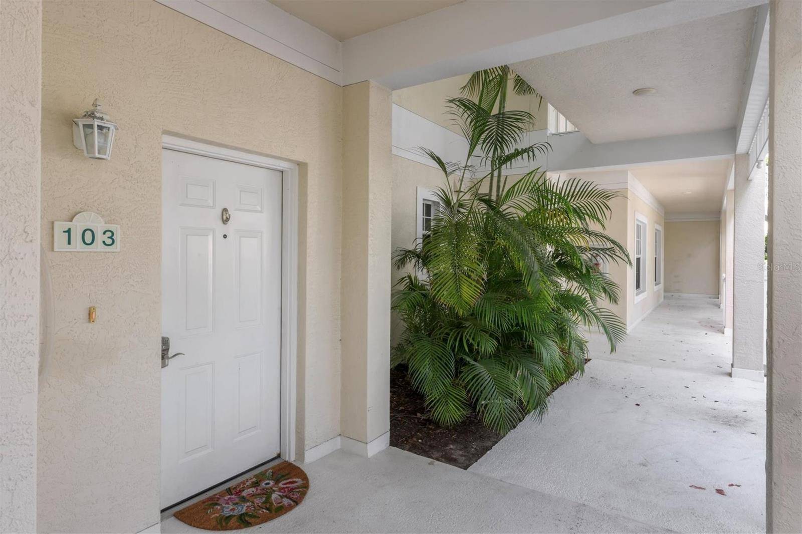 Bradenton, FL 34210,3702 54TH DR W #103