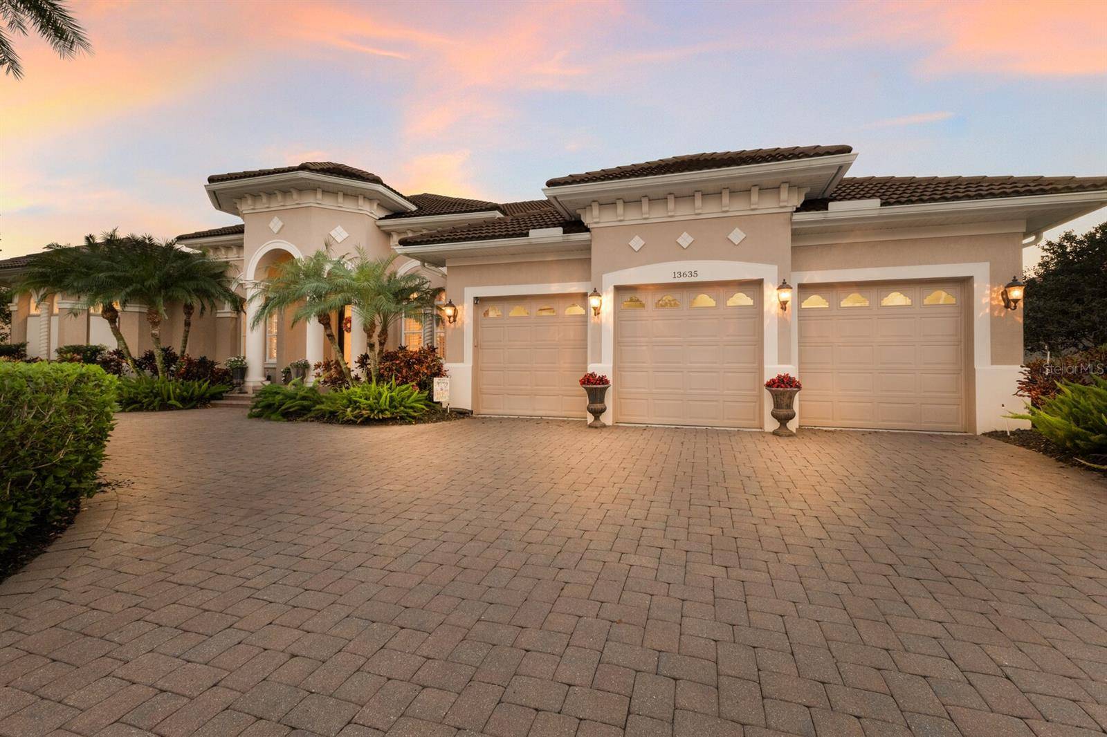 Lakewood Ranch, FL 34202,13635 LEGENDS WALK TER
