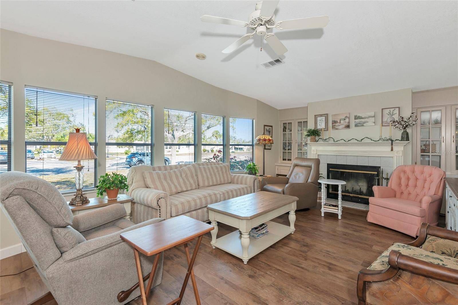 Sarasota, FL 34237,135 OAKWOOD LN