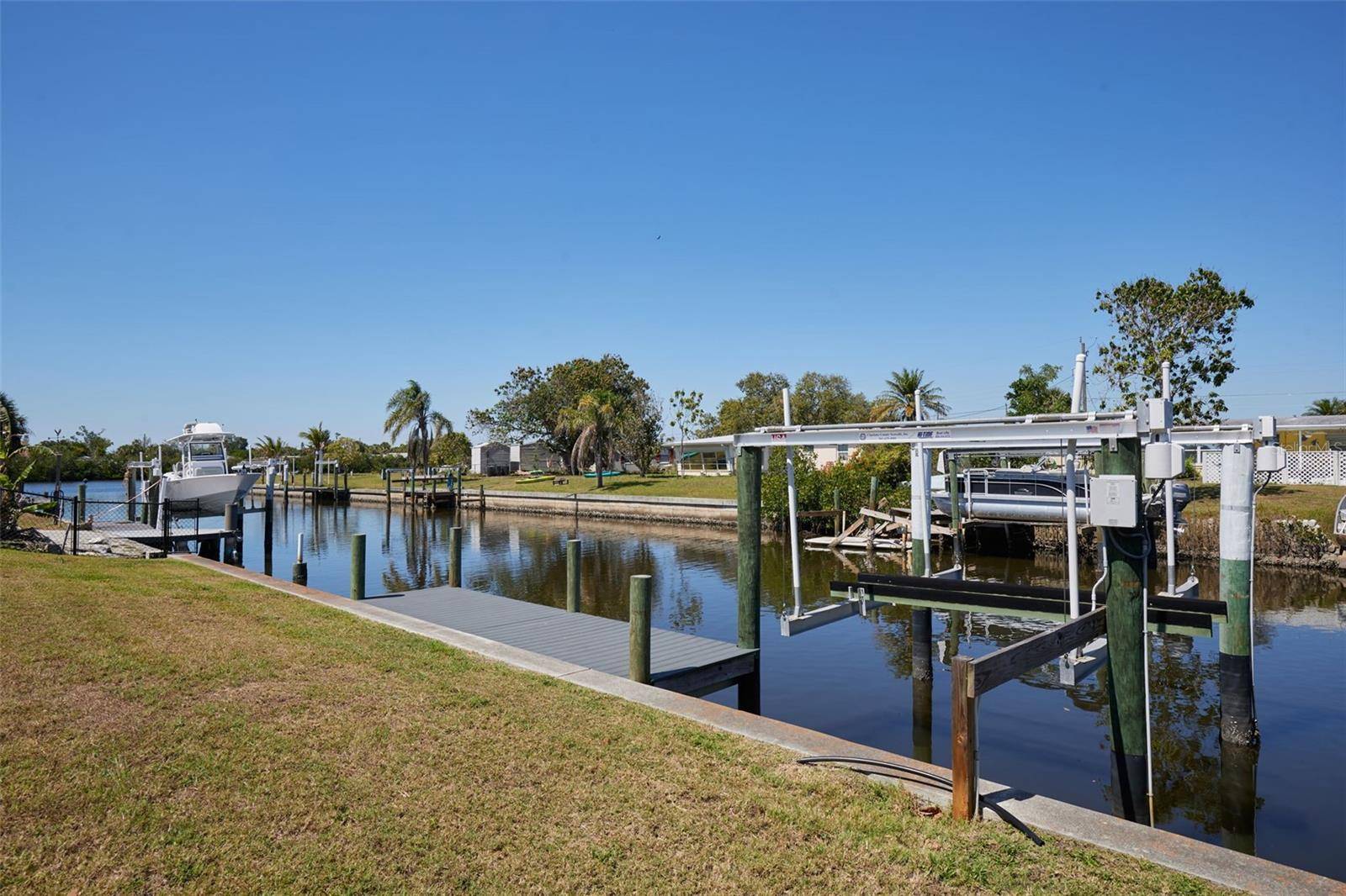 Port Charlotte, FL 33952,125 PALMETTO CIR NE
