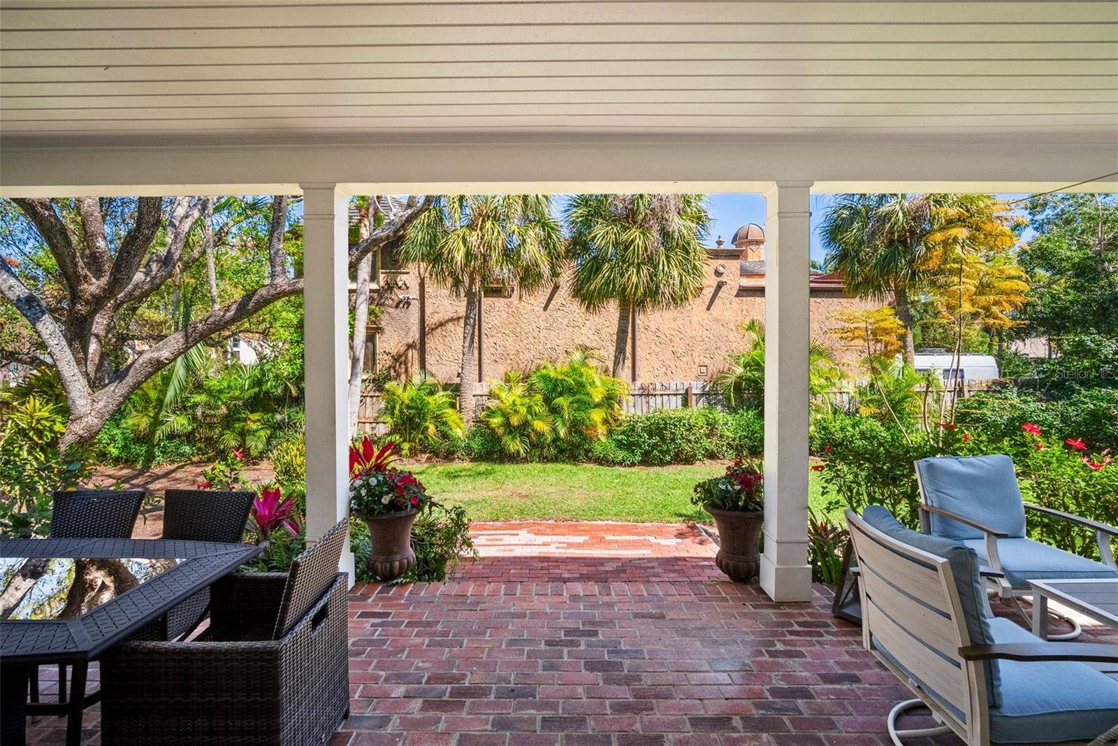 Sarasota, FL 34236,813 HUDSON AVE