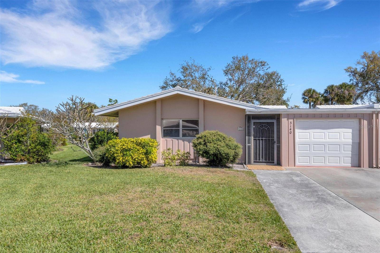 Sarasota, FL 34239,3140 VILLAGE GREEN DR #1119