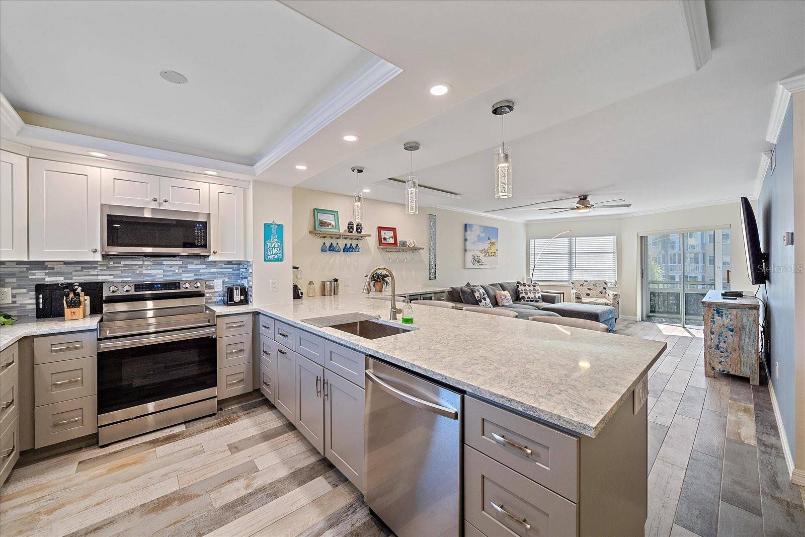 Sarasota, FL 34242,1250 N PORTOFINO DR #203