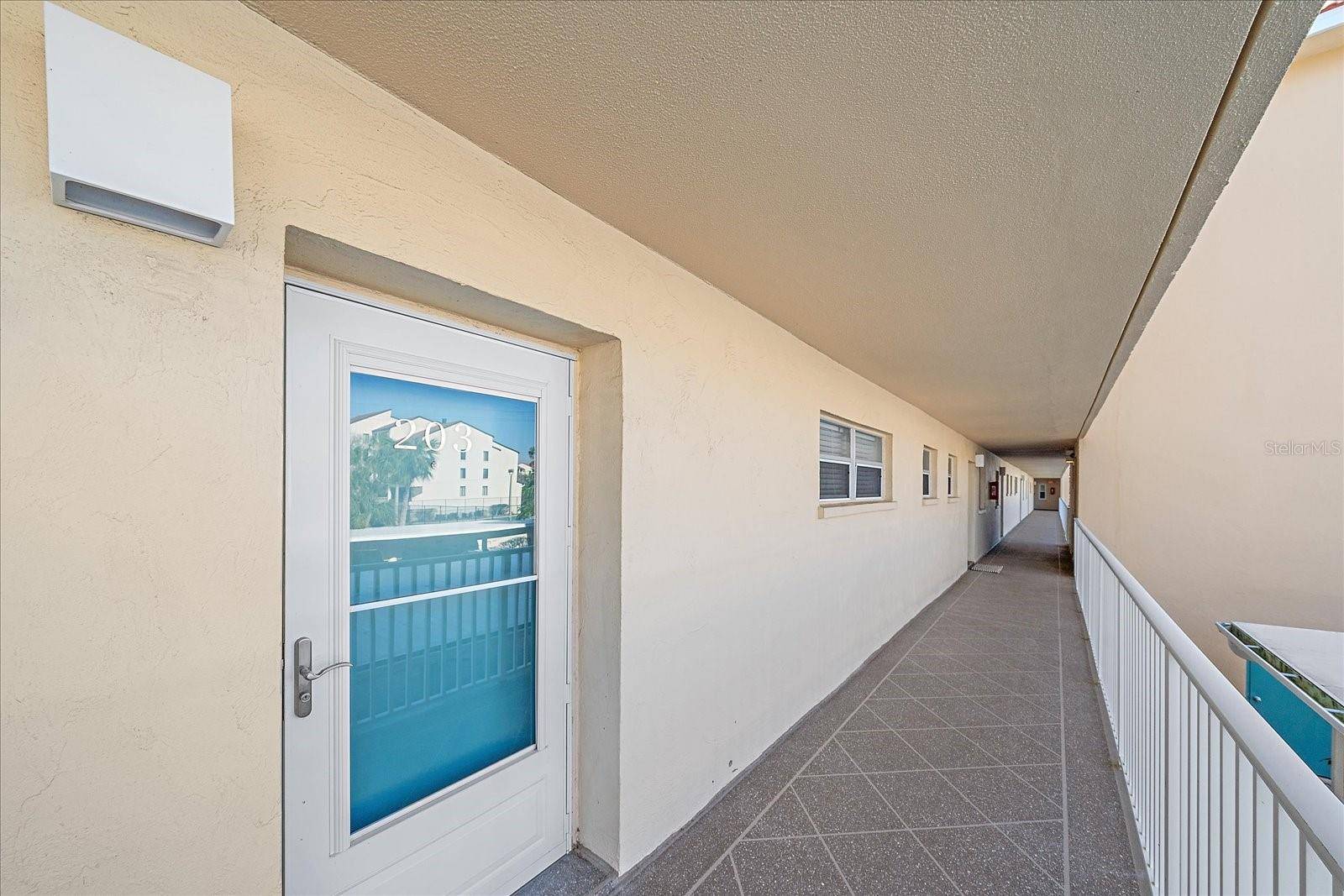 Sarasota, FL 34242,1250 N PORTOFINO DR #203