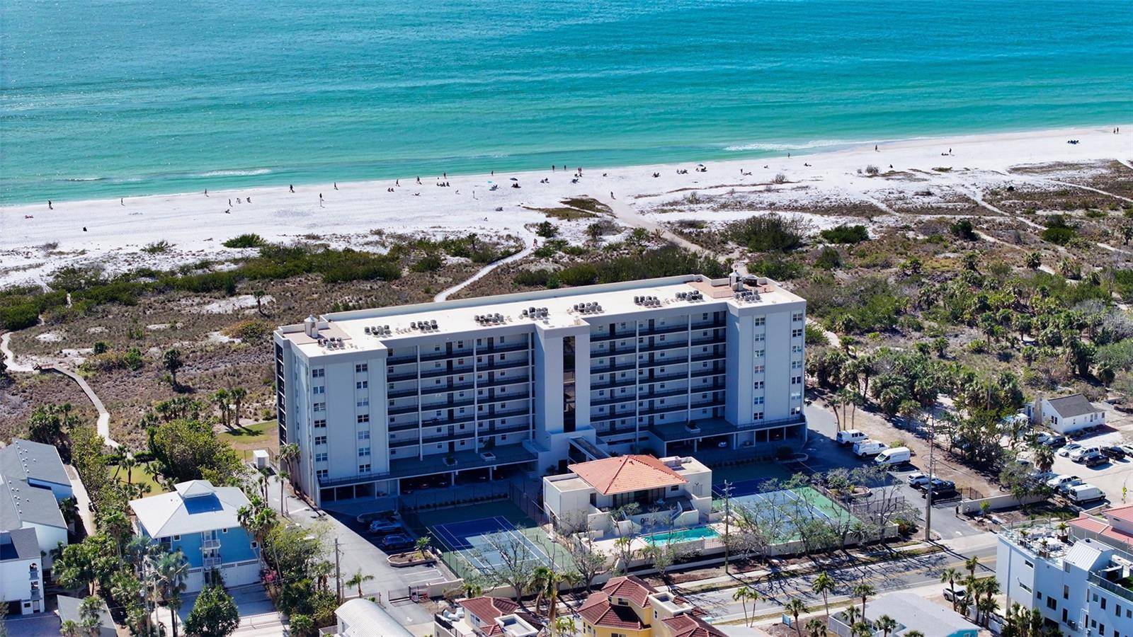 Sarasota, FL 34242,420 BEACH RD #502