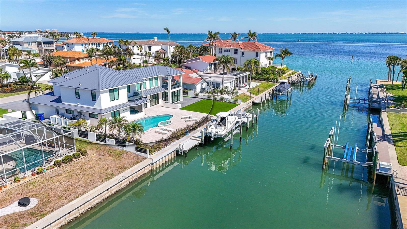 Longboat Key, FL 34228,560 SCHOONER LN