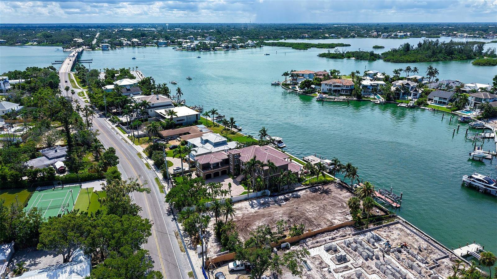 Sarasota, FL 34242,762 SIESTA DR