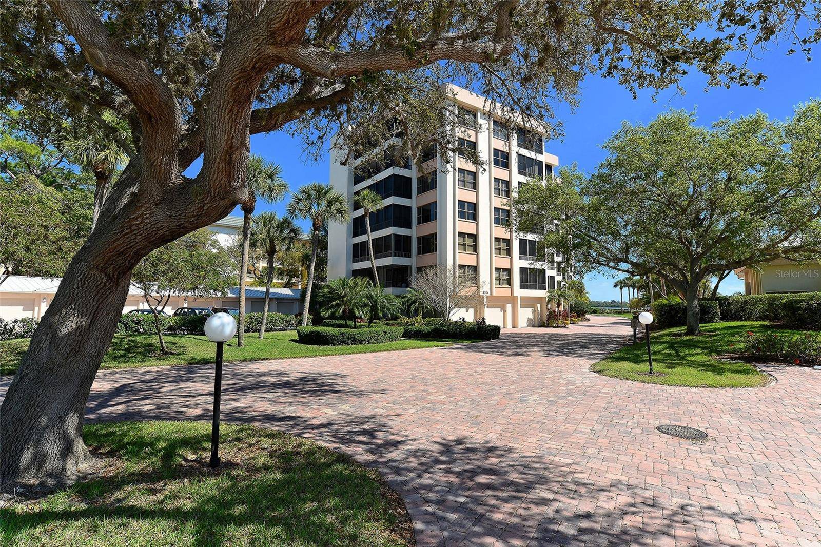 Sarasota, FL 34242,8735 MIDNIGHT PASS RD #301B
