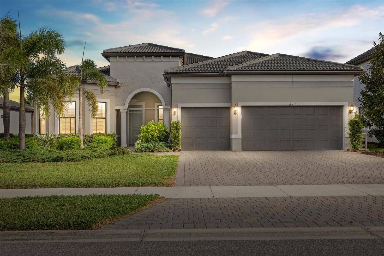 Sarasota, FL 34240,8016 GRANDE SHORES DR