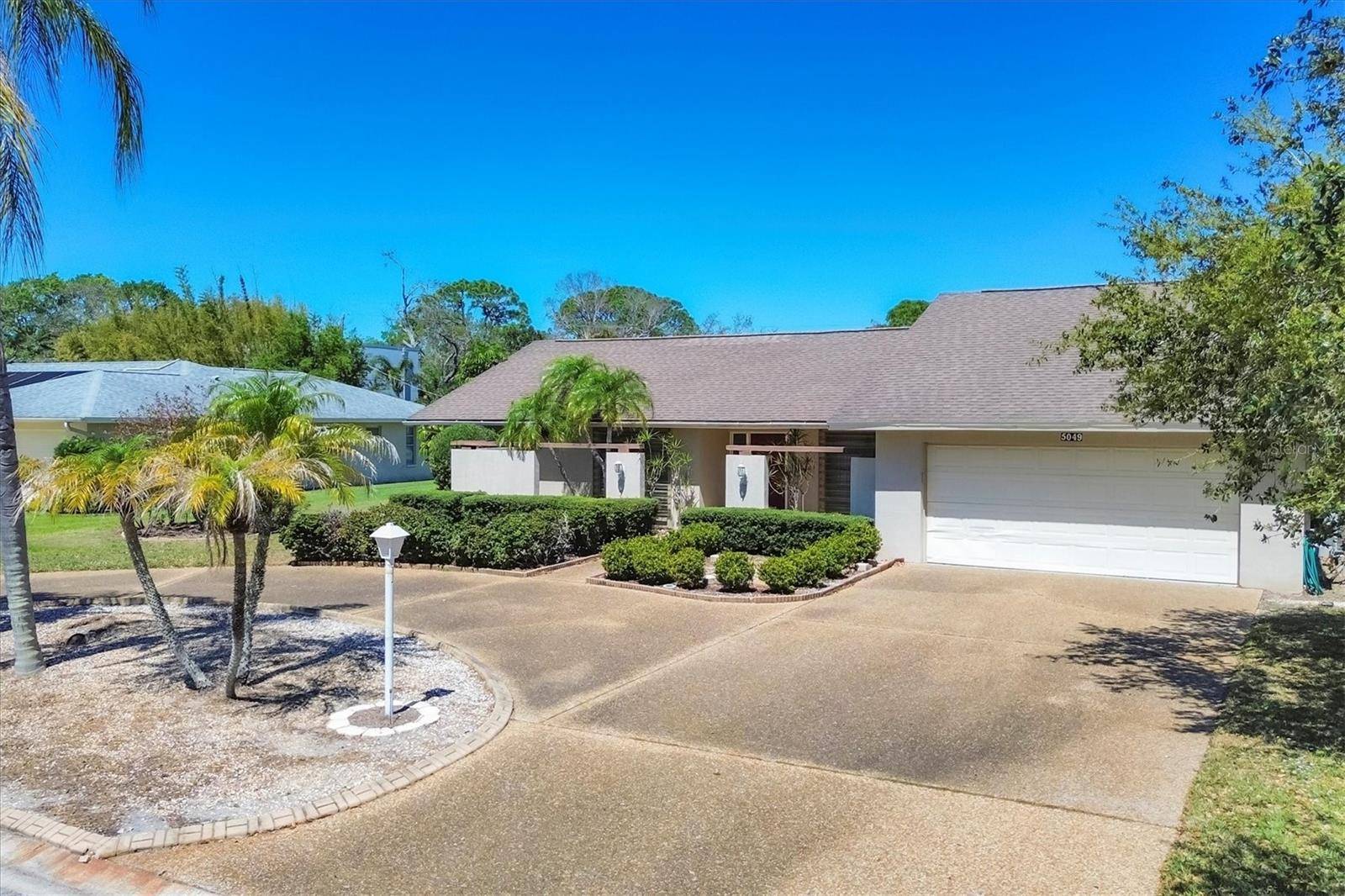 Sarasota, FL 34243,5049 INVERNESS DR