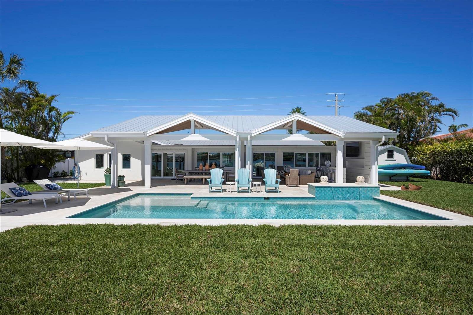 Holmes Beach, FL 34217,527 KEY ROYALE DR