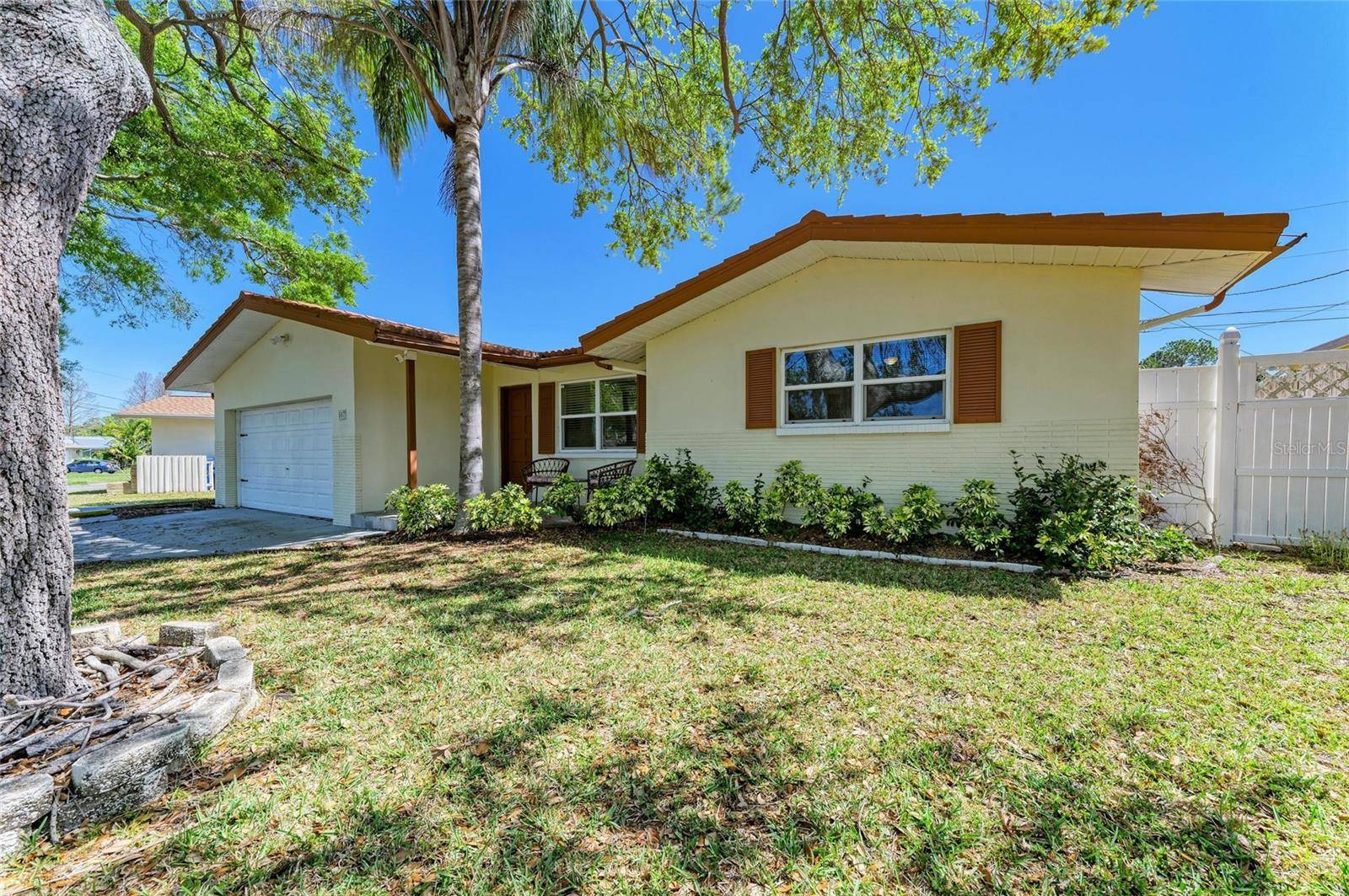 Largo, FL 33771,507 SHORE DR