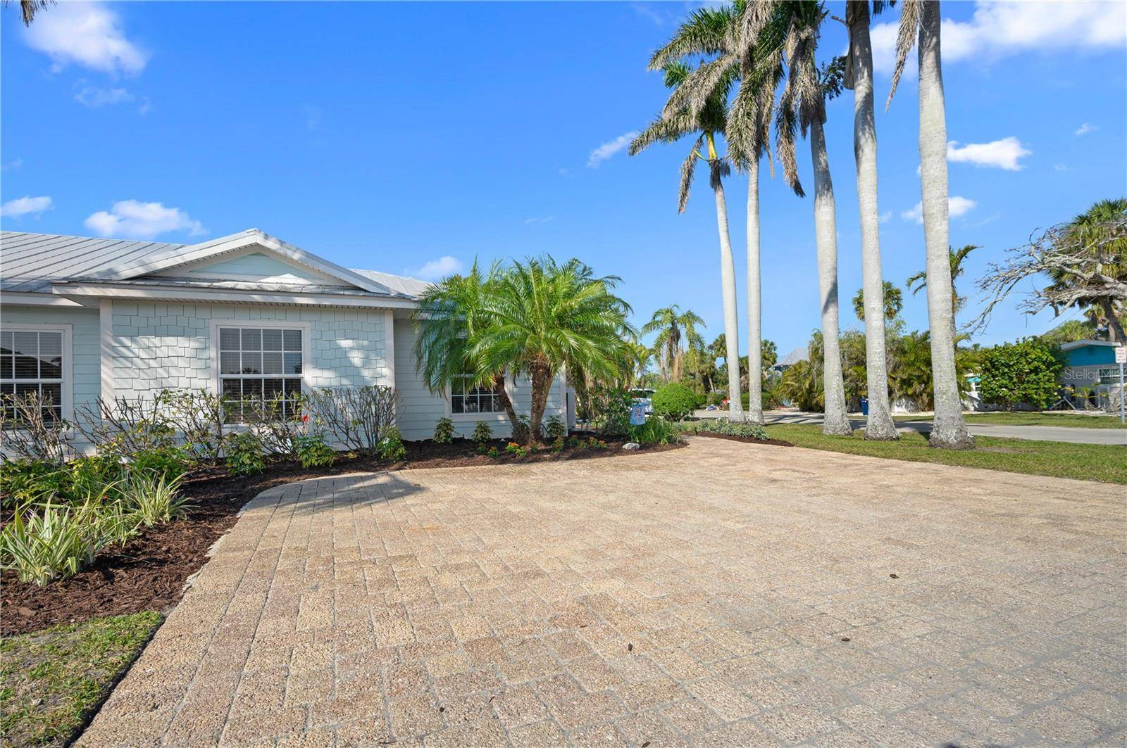 Holmes Beach, FL 34217,5608 HOLMES BLVD