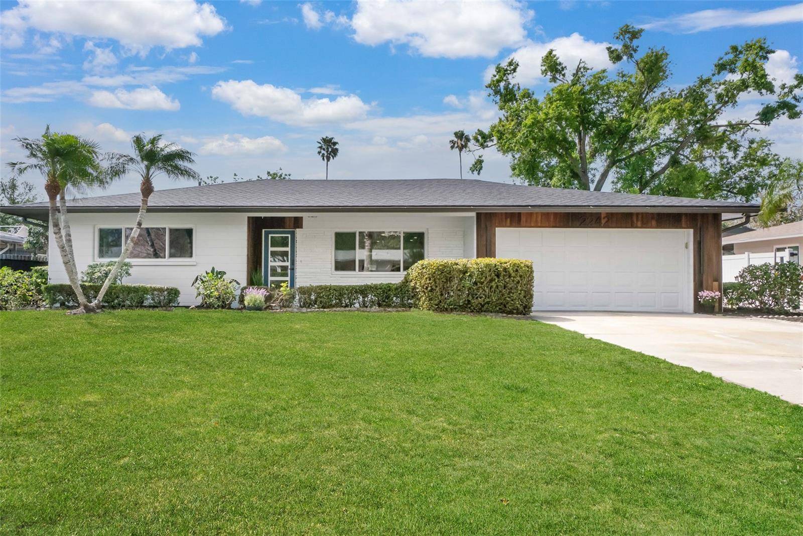 Sarasota, FL 34239,2242 SUNNYSIDE LN