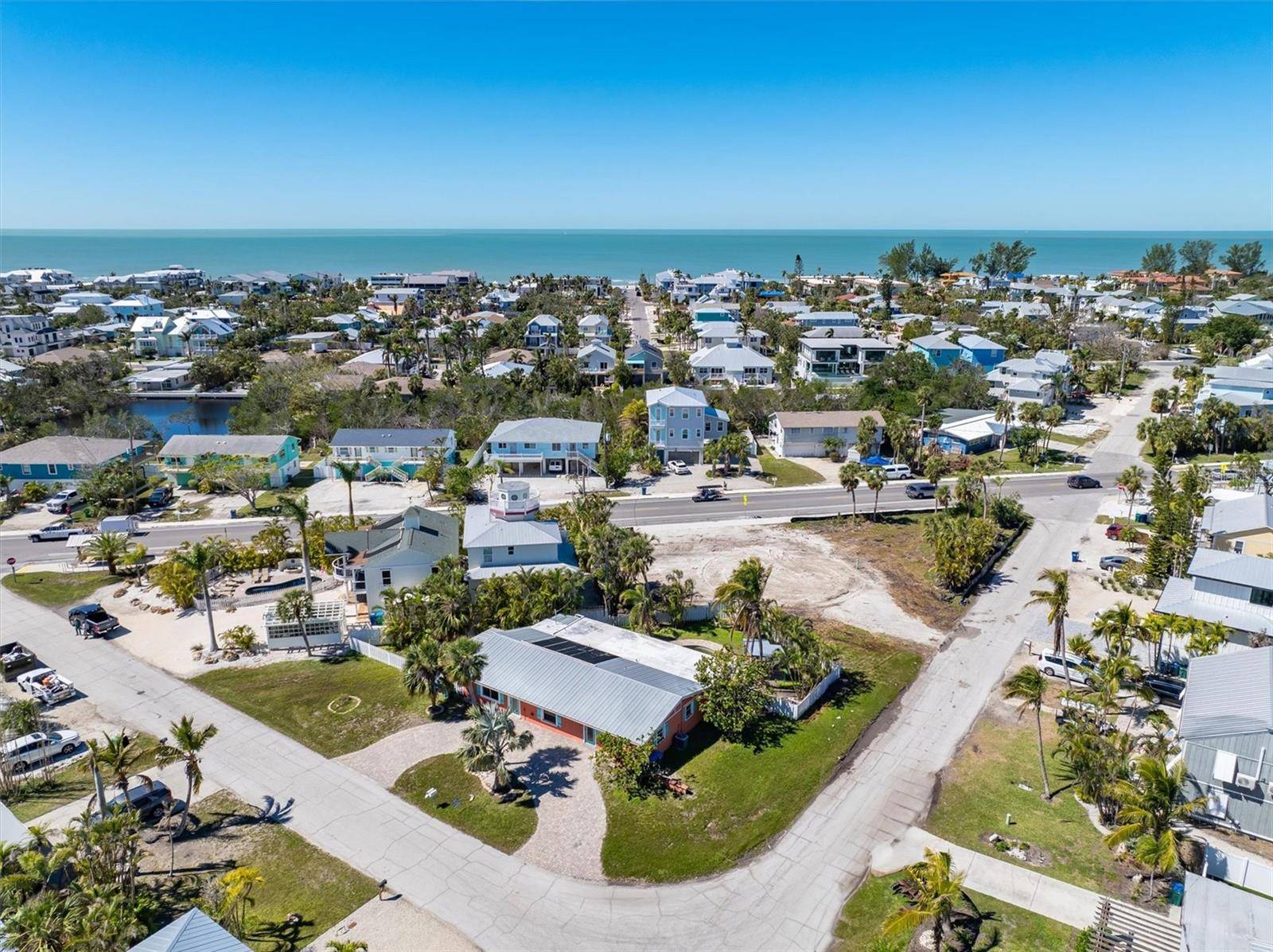 Holmes Beach, FL 34217,408 CLARK LN