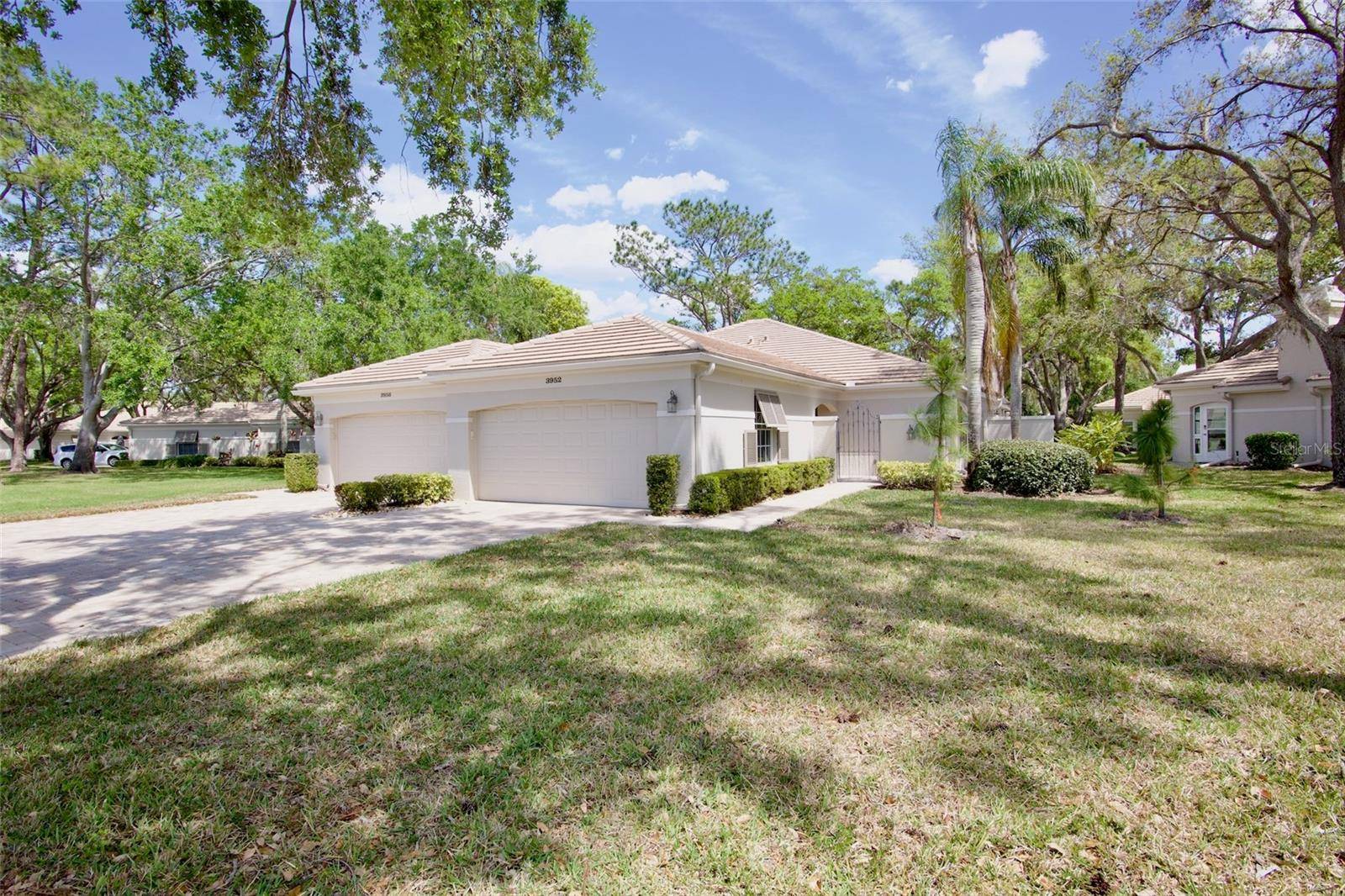 Sarasota, FL 34235,3952 HIGHLAND OAKS DR #11