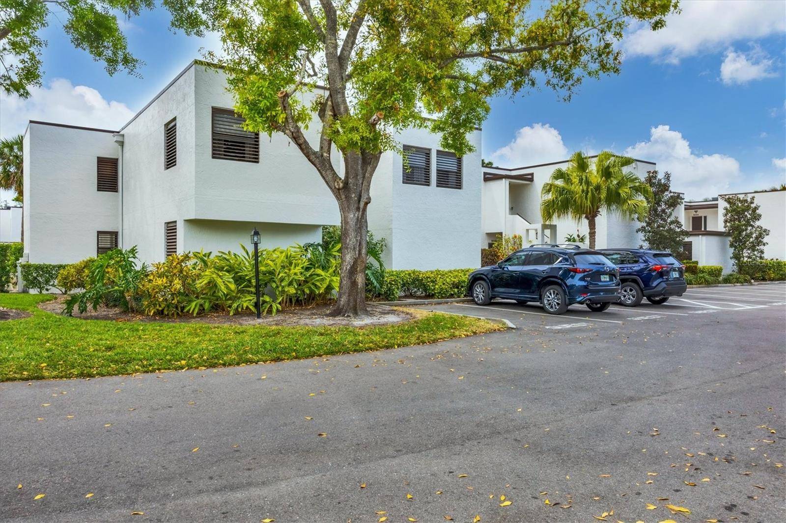 Sarasota, FL 34235,5042 MARSH FIELD RD #16
