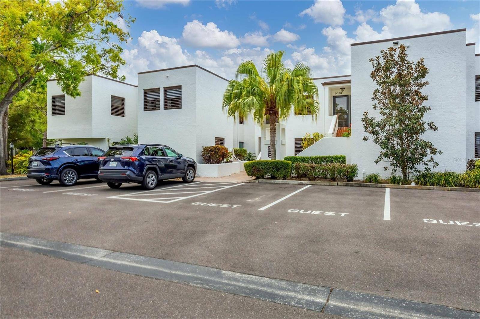 Sarasota, FL 34235,5042 MARSH FIELD RD #16