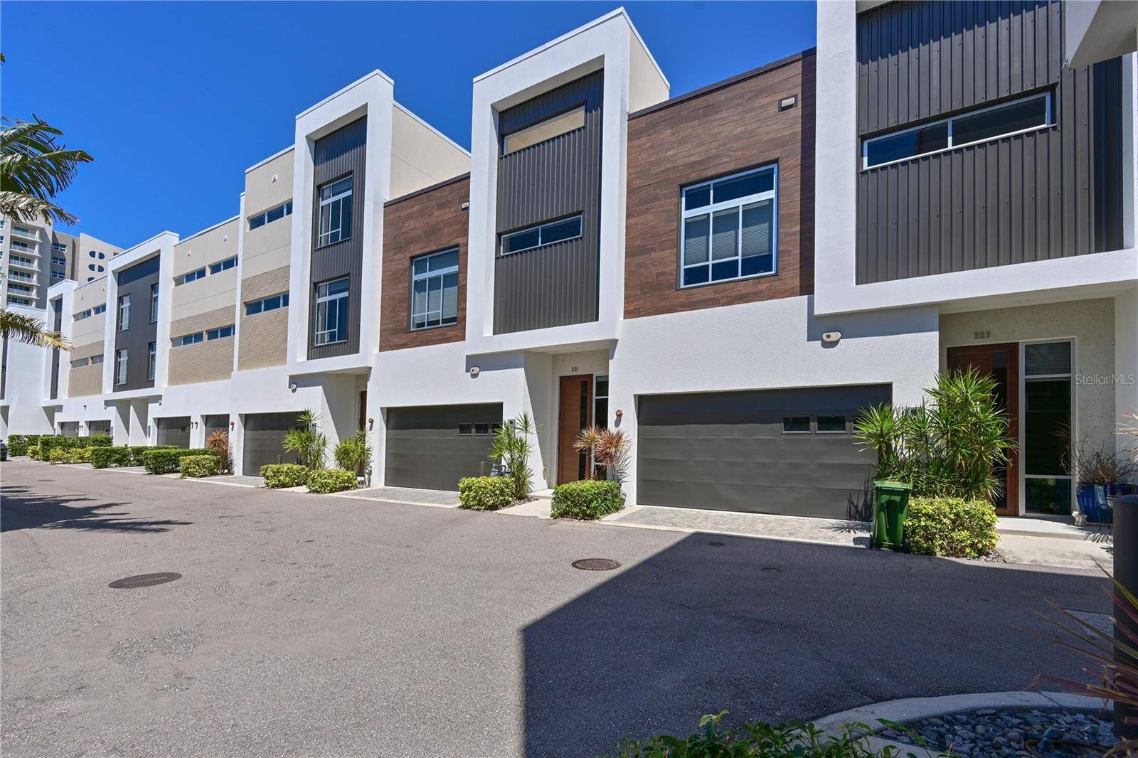 Sarasota, FL 34236,221 COSMOPOLITAN CT