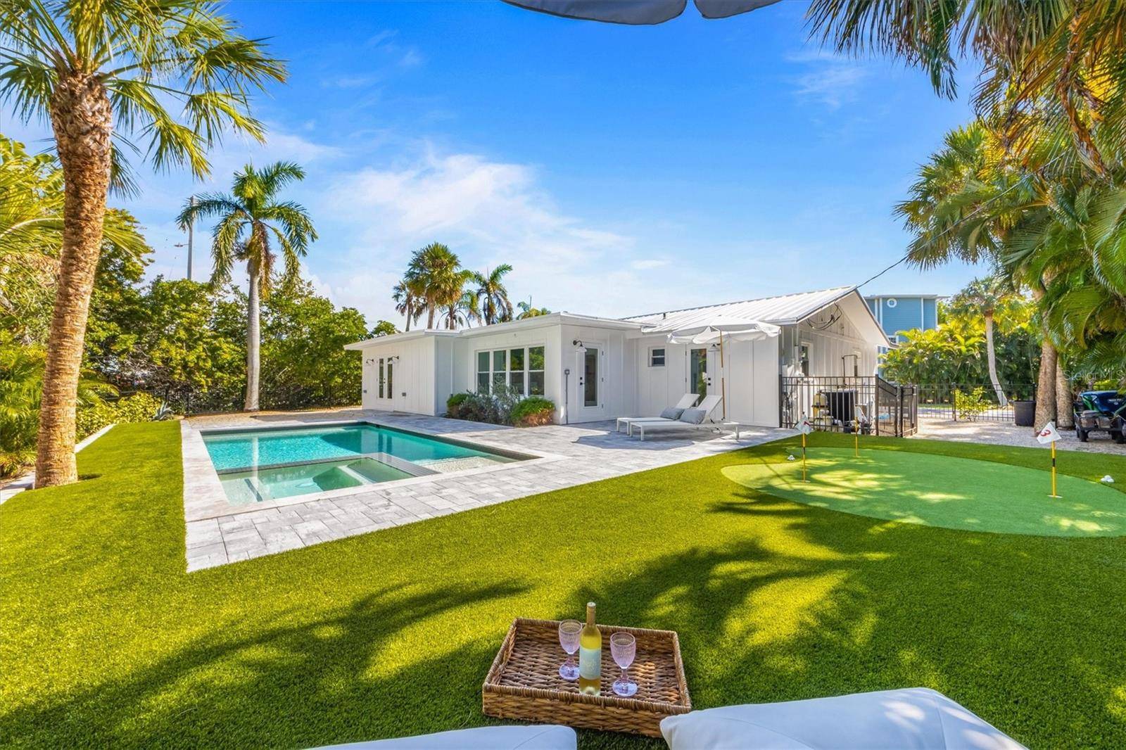 Holmes Beach, FL 34217,414 79TH ST