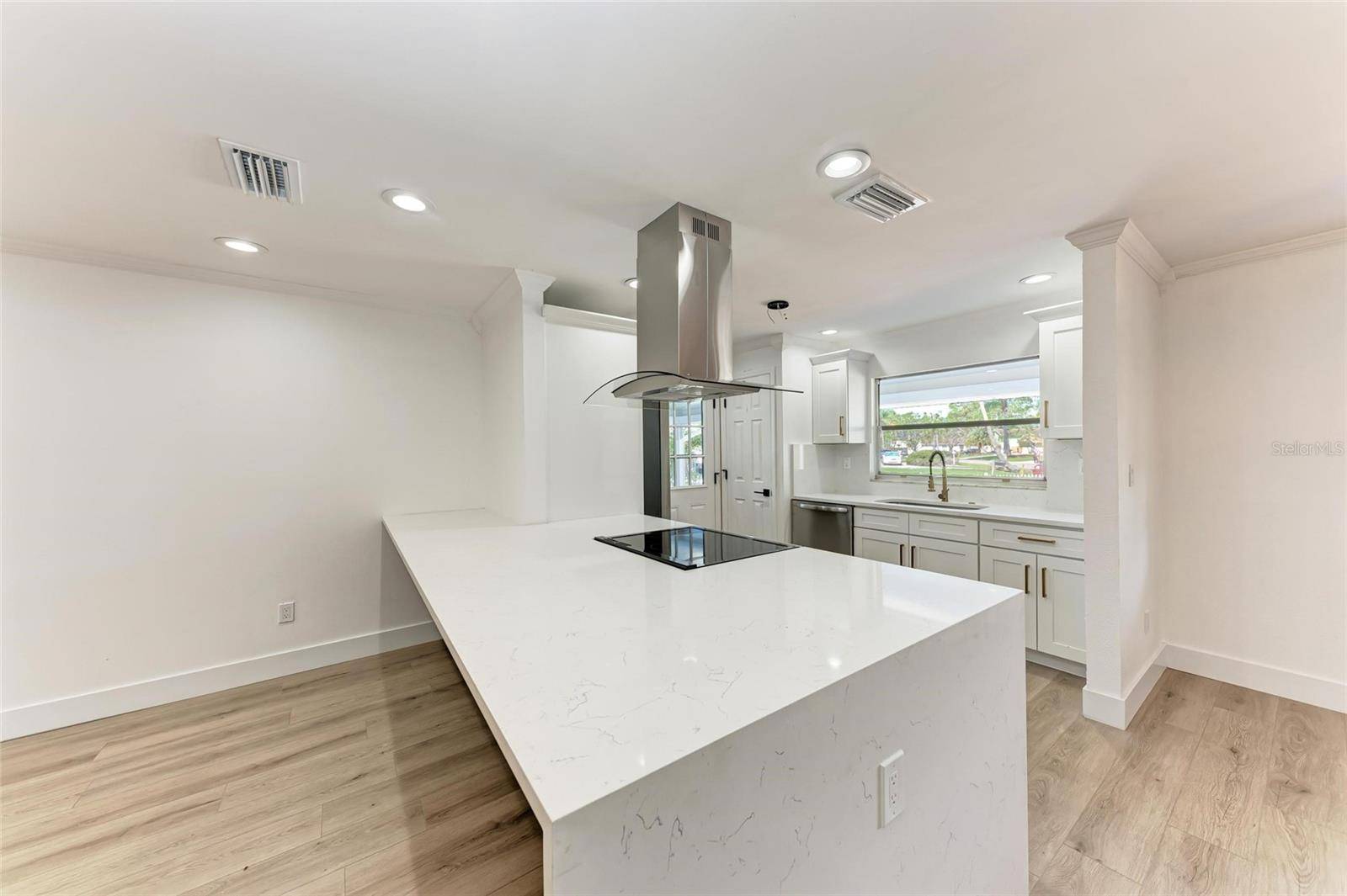 Sarasota, FL 34243,826 LILLIAN LN