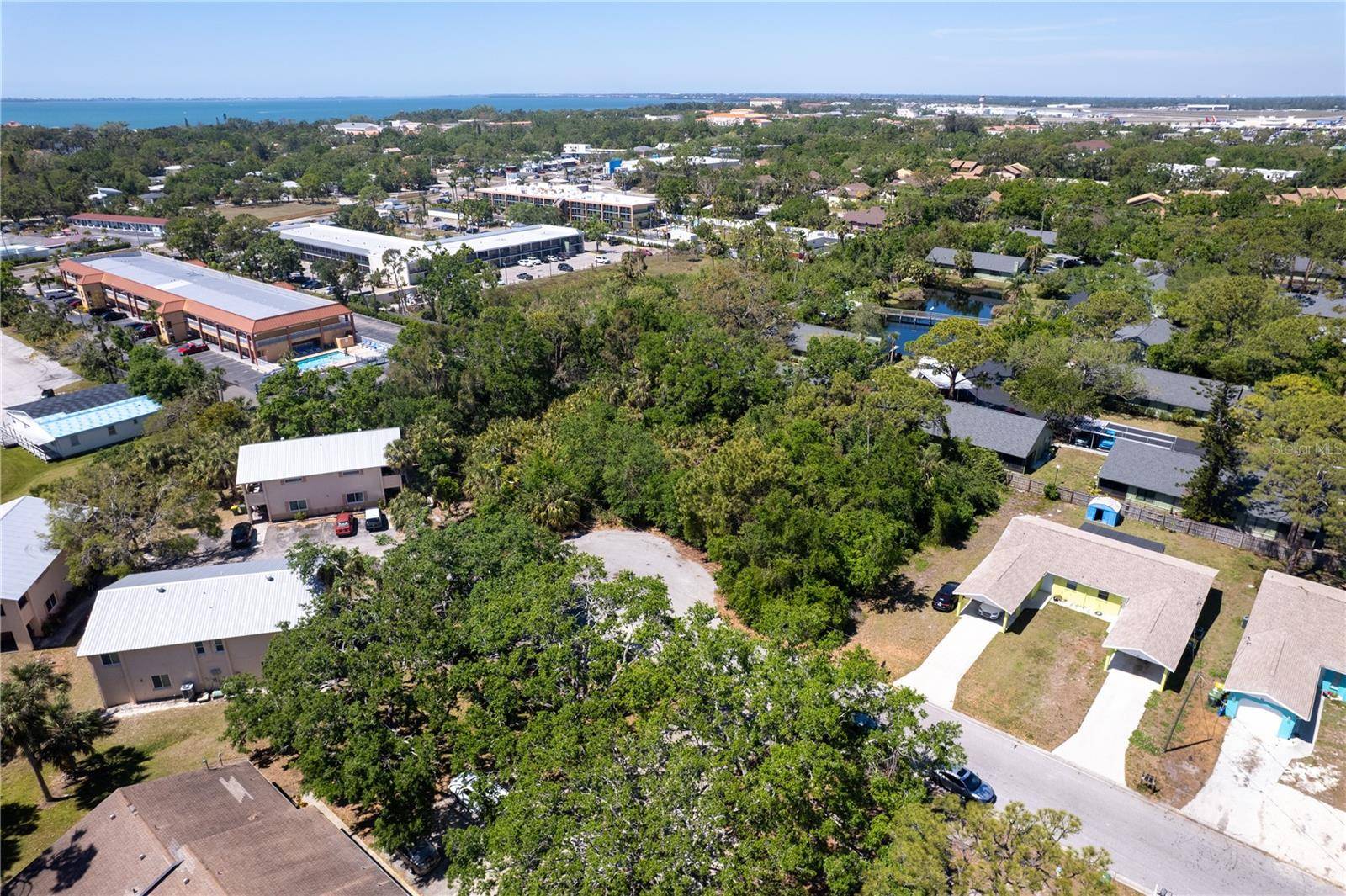 Sarasota, FL 34234,905 ROYAL PALM DR