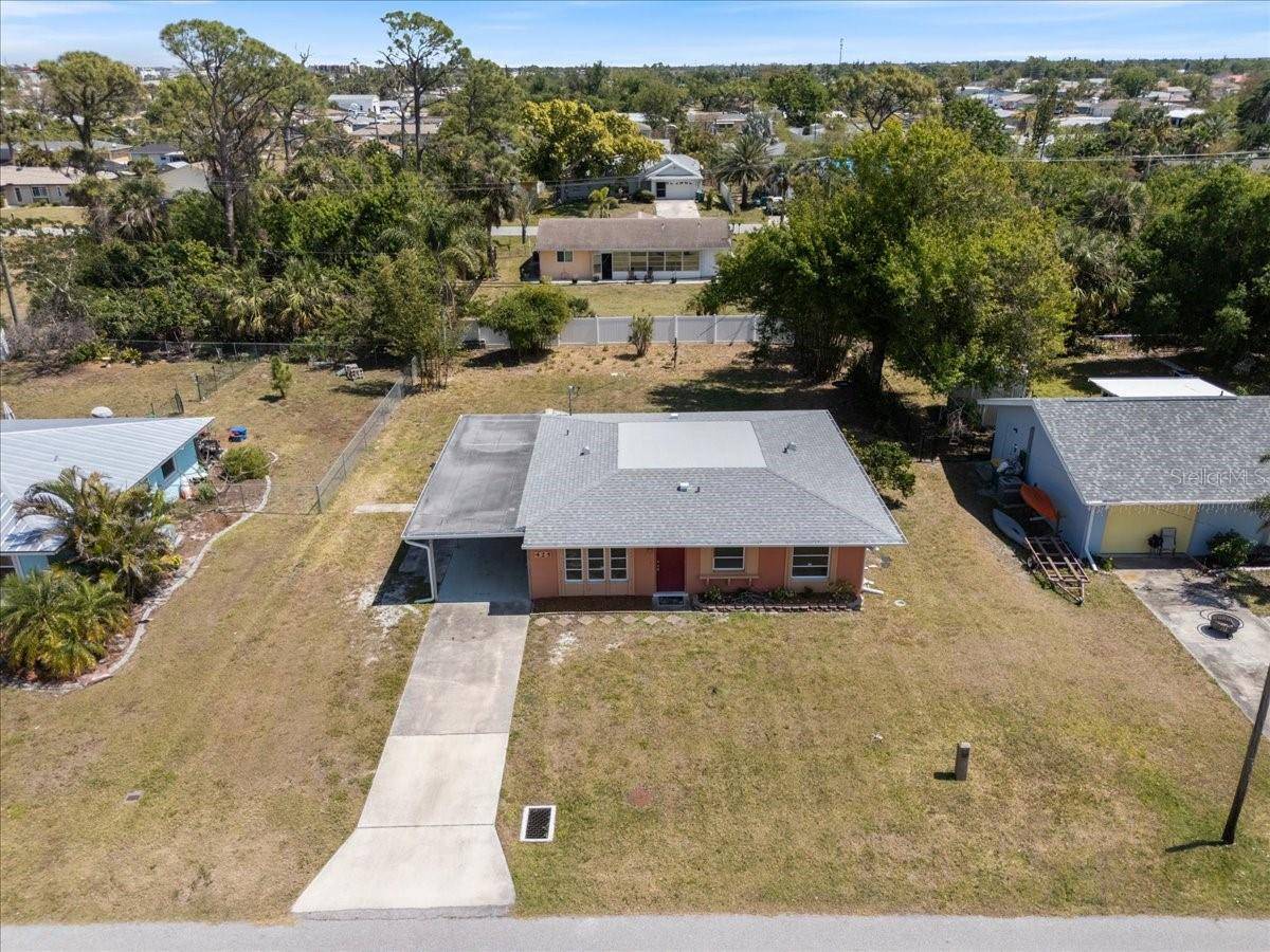 Port Charlotte, FL 33952,425 SKYLARK LN NW