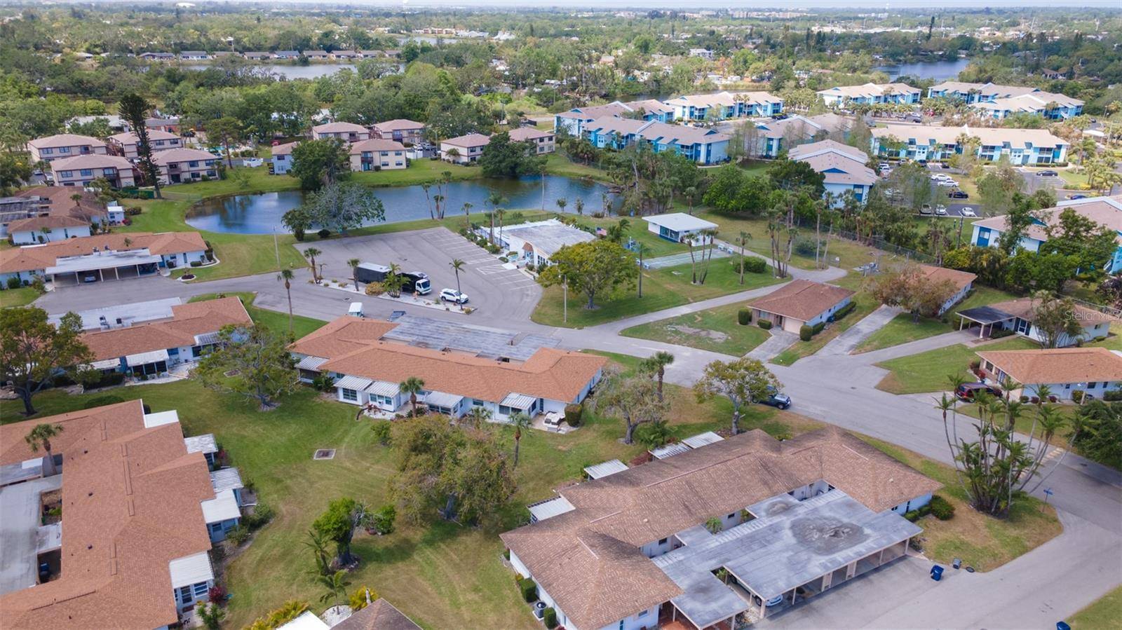 Bradenton, FL 34207,5053 LIVE OAK CIR