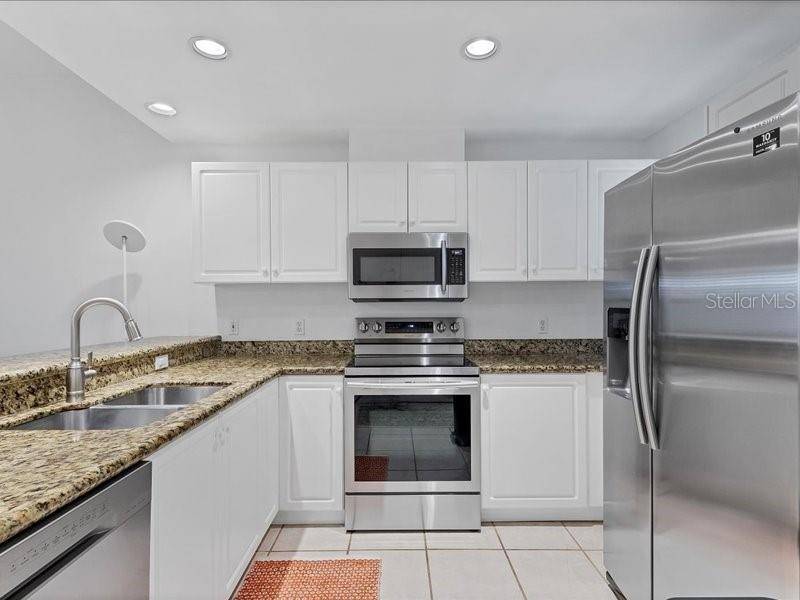 Bradenton, FL 34210,3706 54TH DR W #103