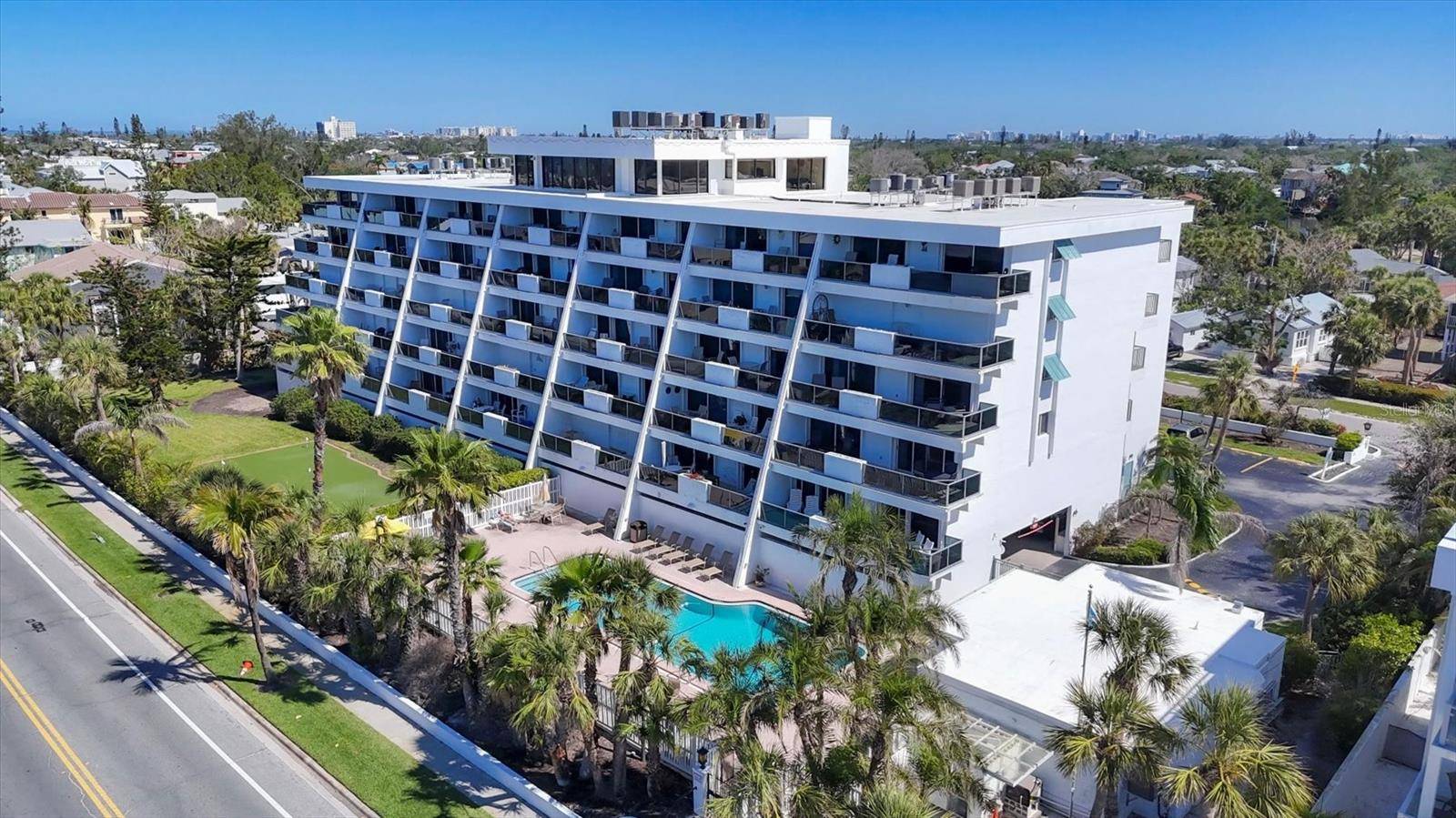 Sarasota, FL 34242,625 BEACH RD #207