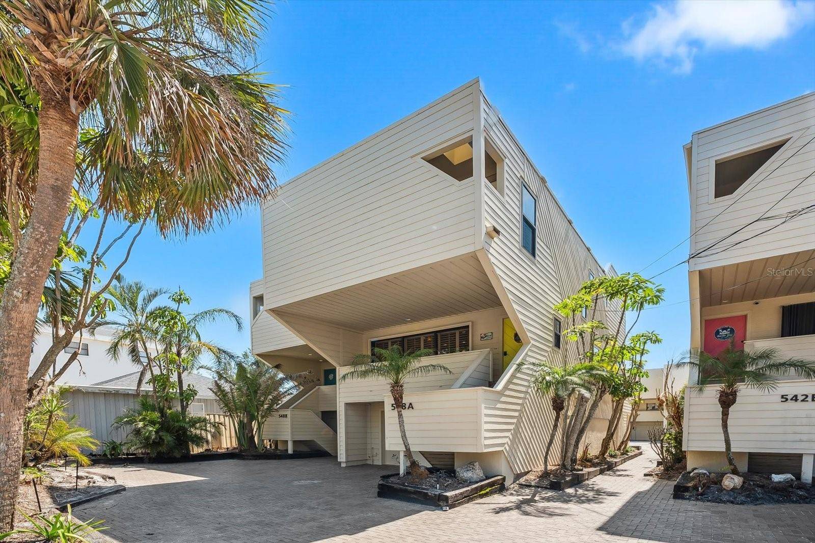 Sarasota, FL 34242,548 BEACH RD #540A