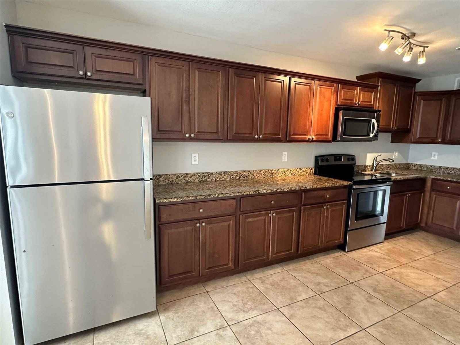St Petersburg, FL 33705,4728 BEACH DR SE #B