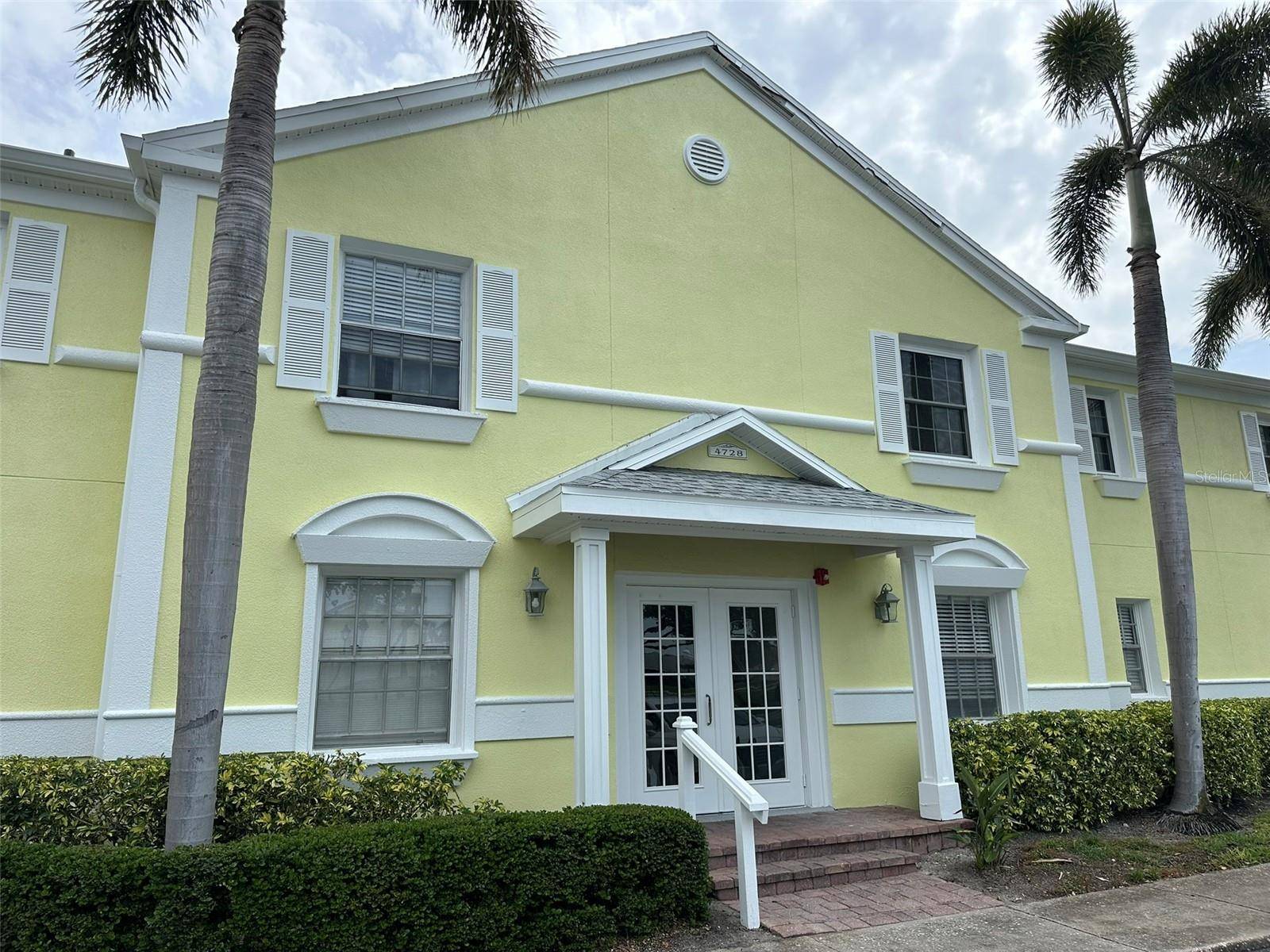 St Petersburg, FL 33705,4728 BEACH DR SE #B