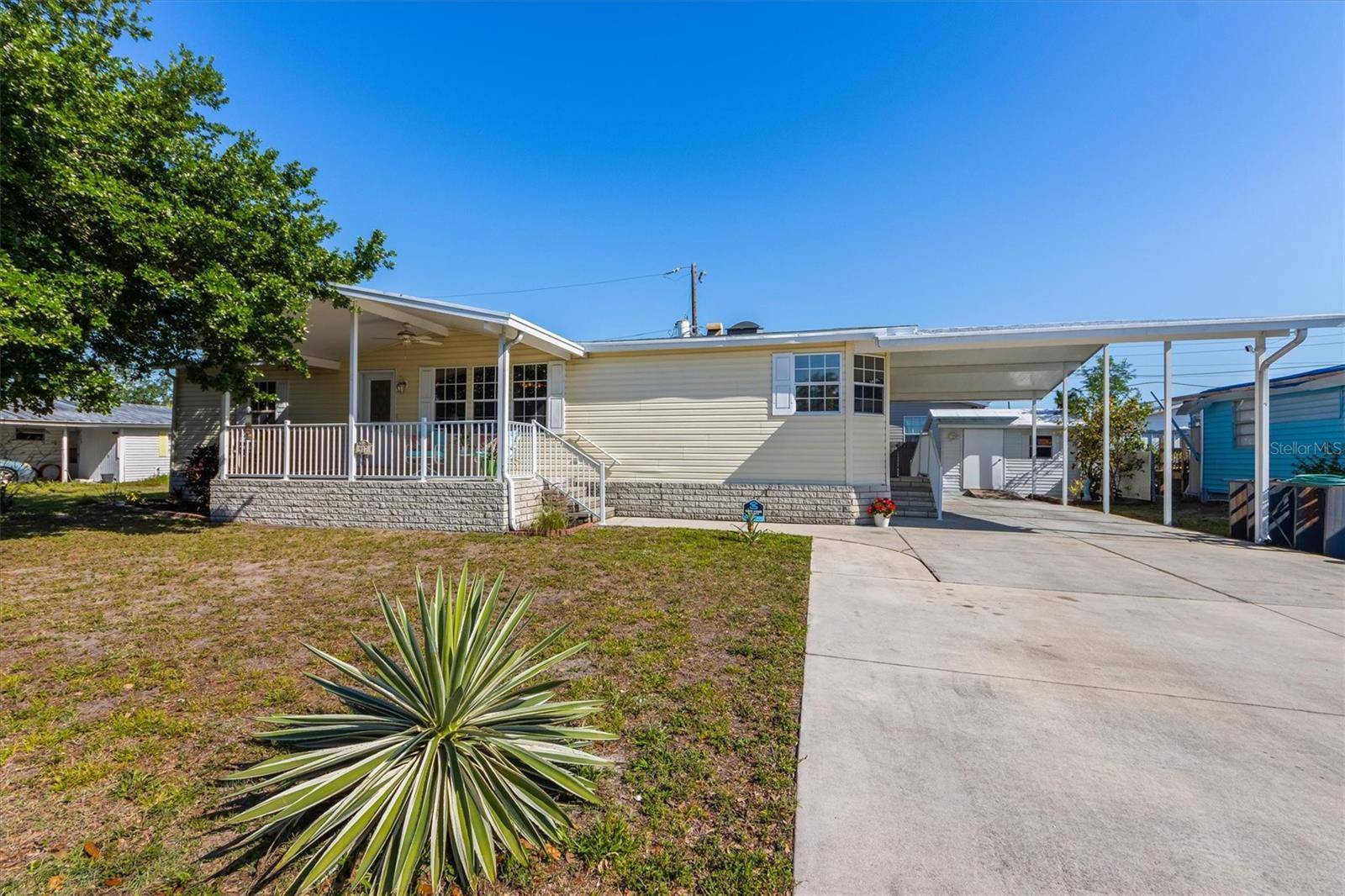 Bradenton, FL 34207,917 50TH AVENUE TER W