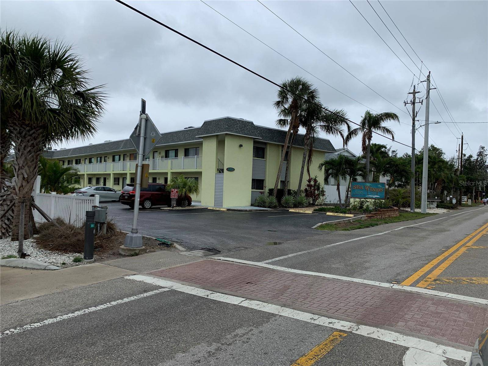 Sarasota, FL 34242,6703 MIDNIGHT PASS RD #206