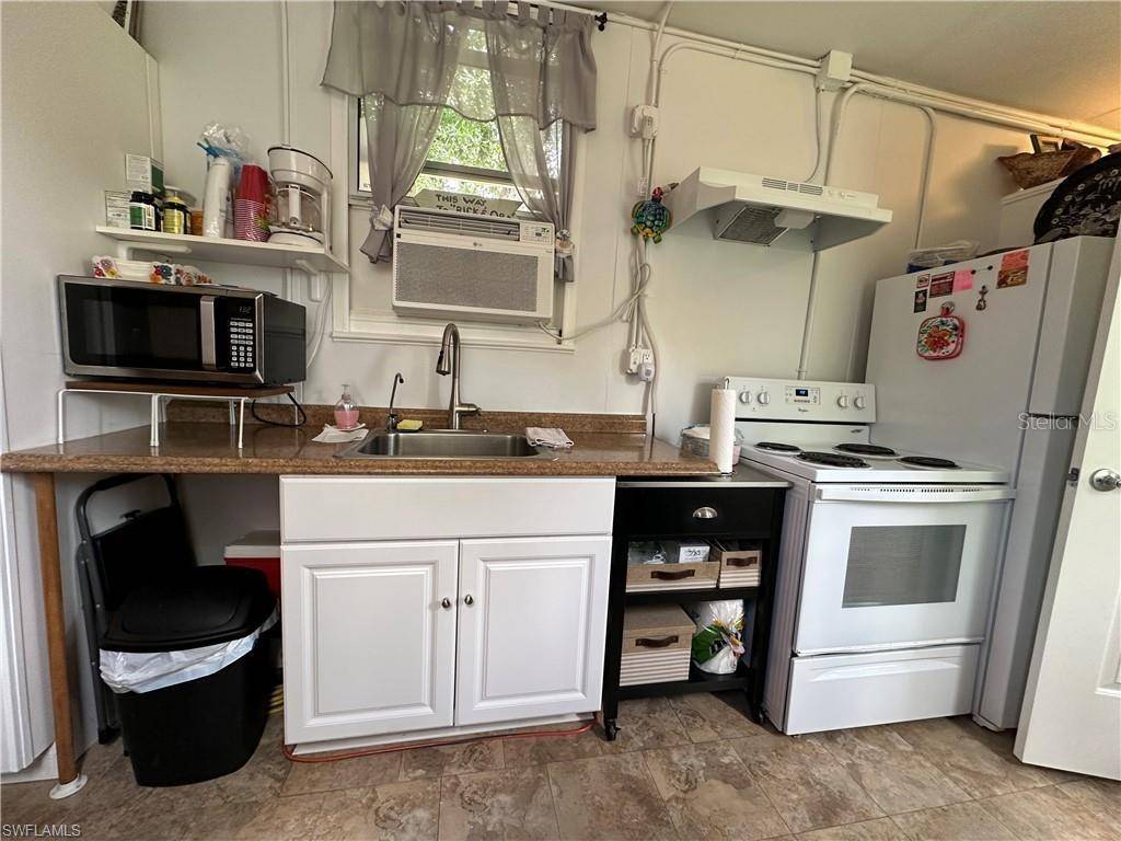 Punta Gorda, FL 33955,15427 LIME DR