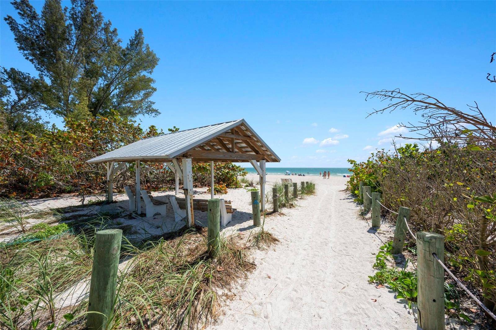 Holmes Beach, FL 34217,204 75TH ST