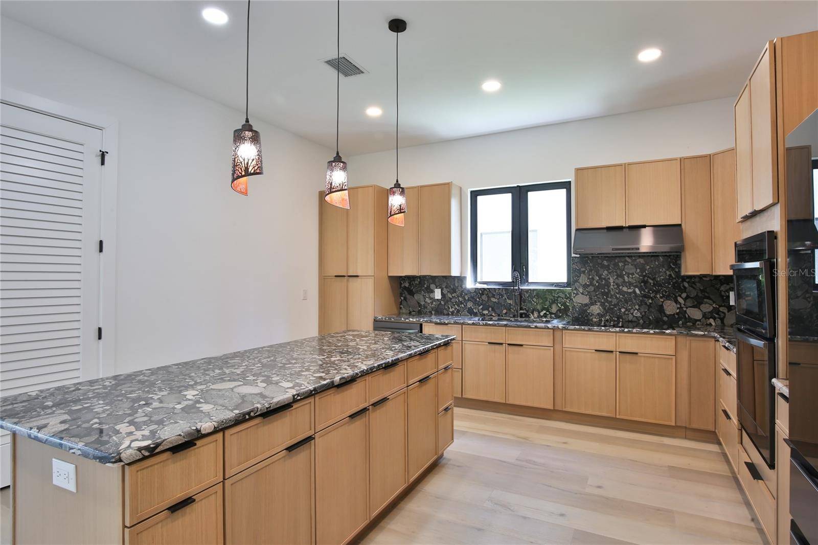 Sarasota, FL 34231,2335 OAK TER