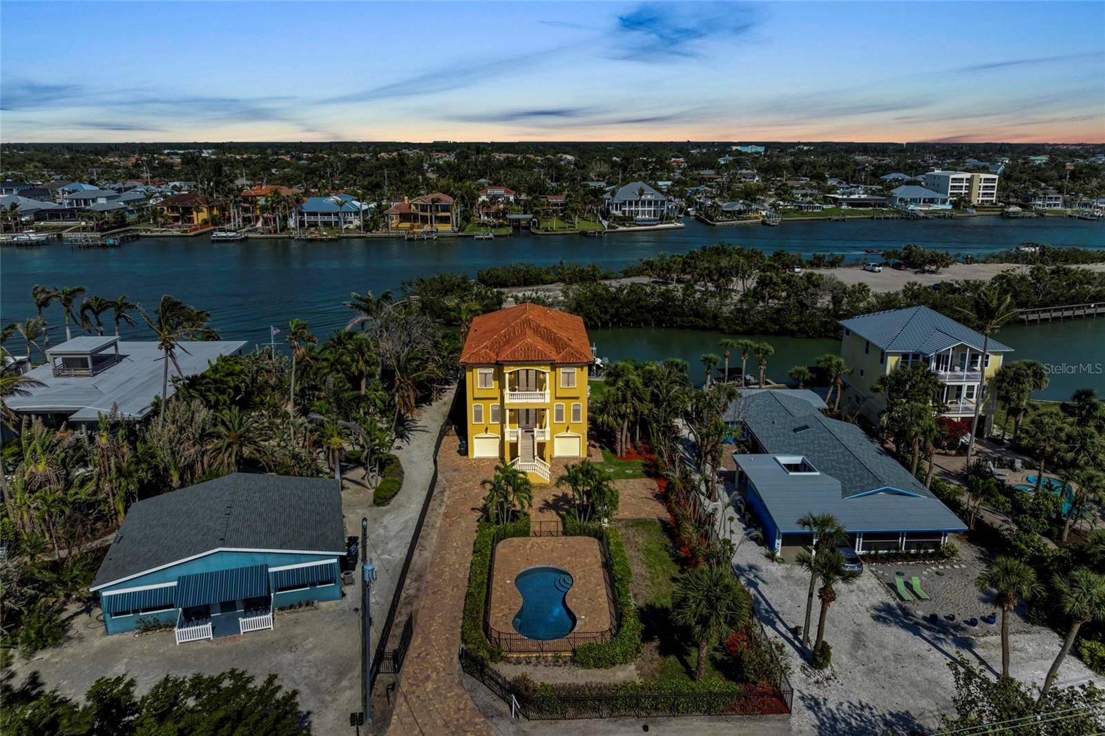 Nokomis, FL 34275,416 CASEY KEY RD