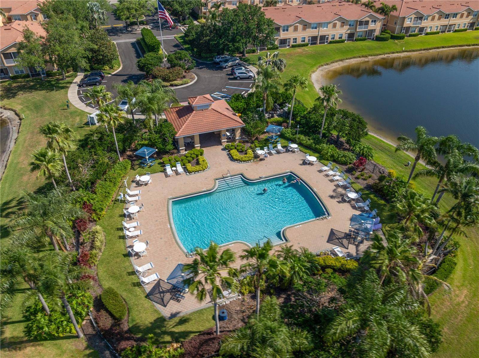 Sarasota, FL 34243,3671 PARKRIDGE CIR #8-201