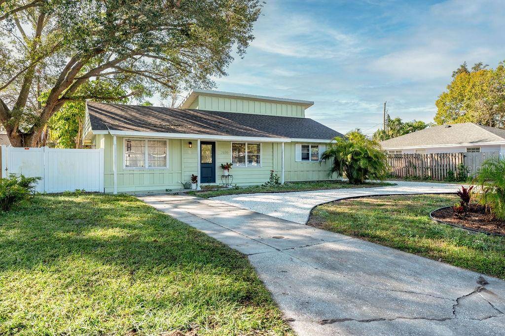 Sarasota, FL 34237,2676 MARTIN ST