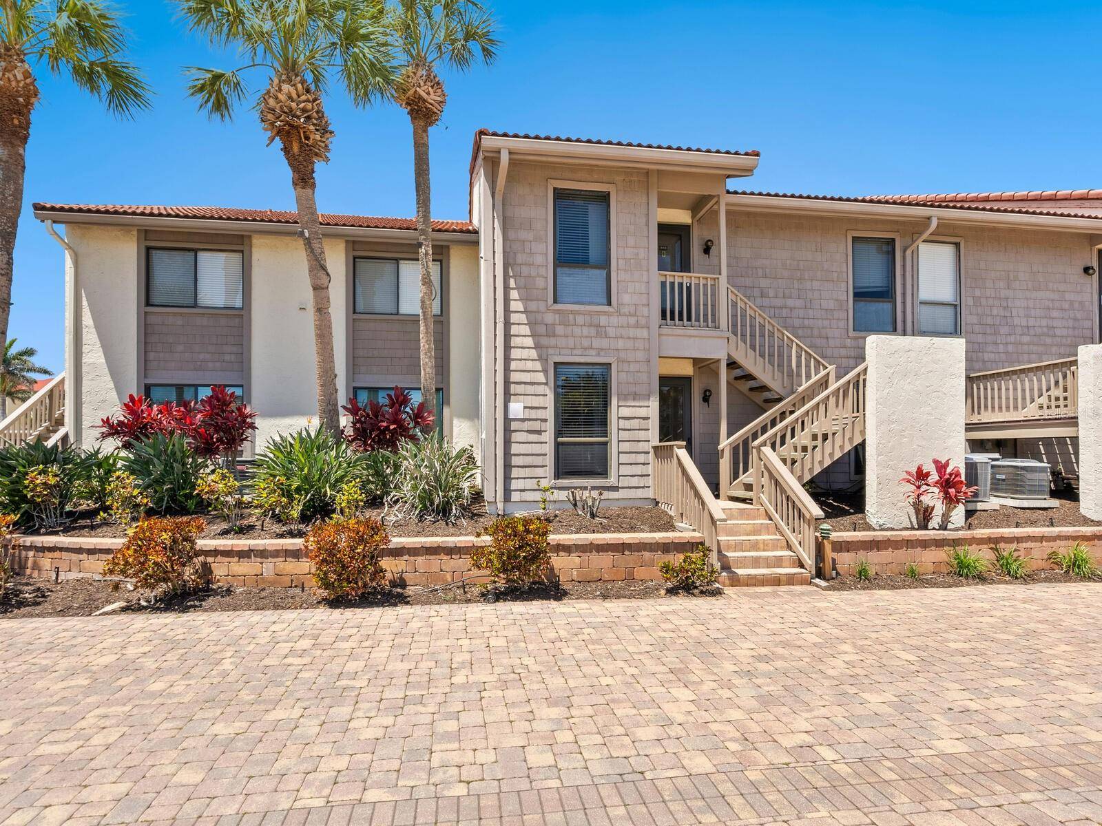 Sarasota, FL 34242,6204 MIDNIGHT PASS RD #102