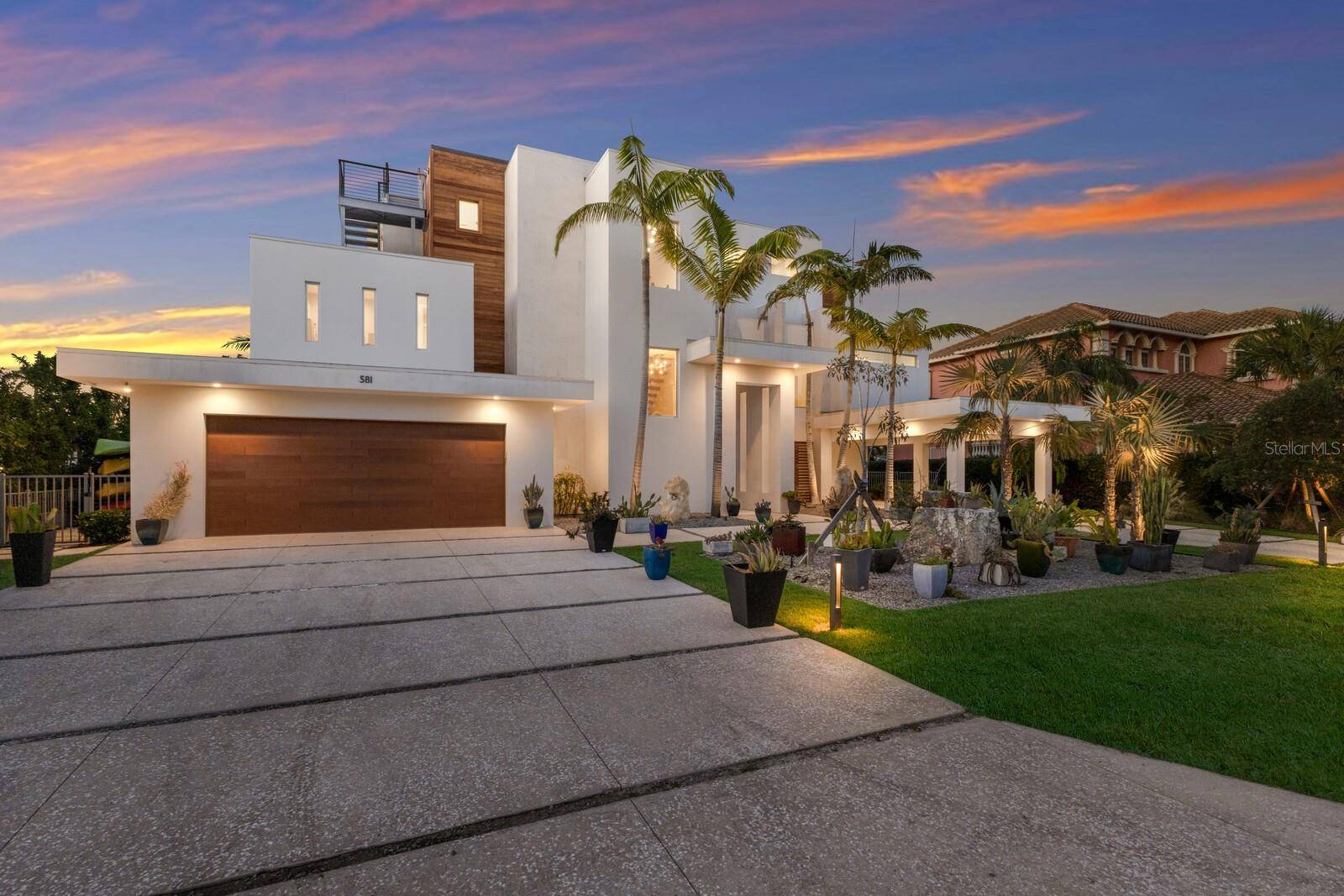 Longboat Key, FL 34228,581 KINGFISHER LN