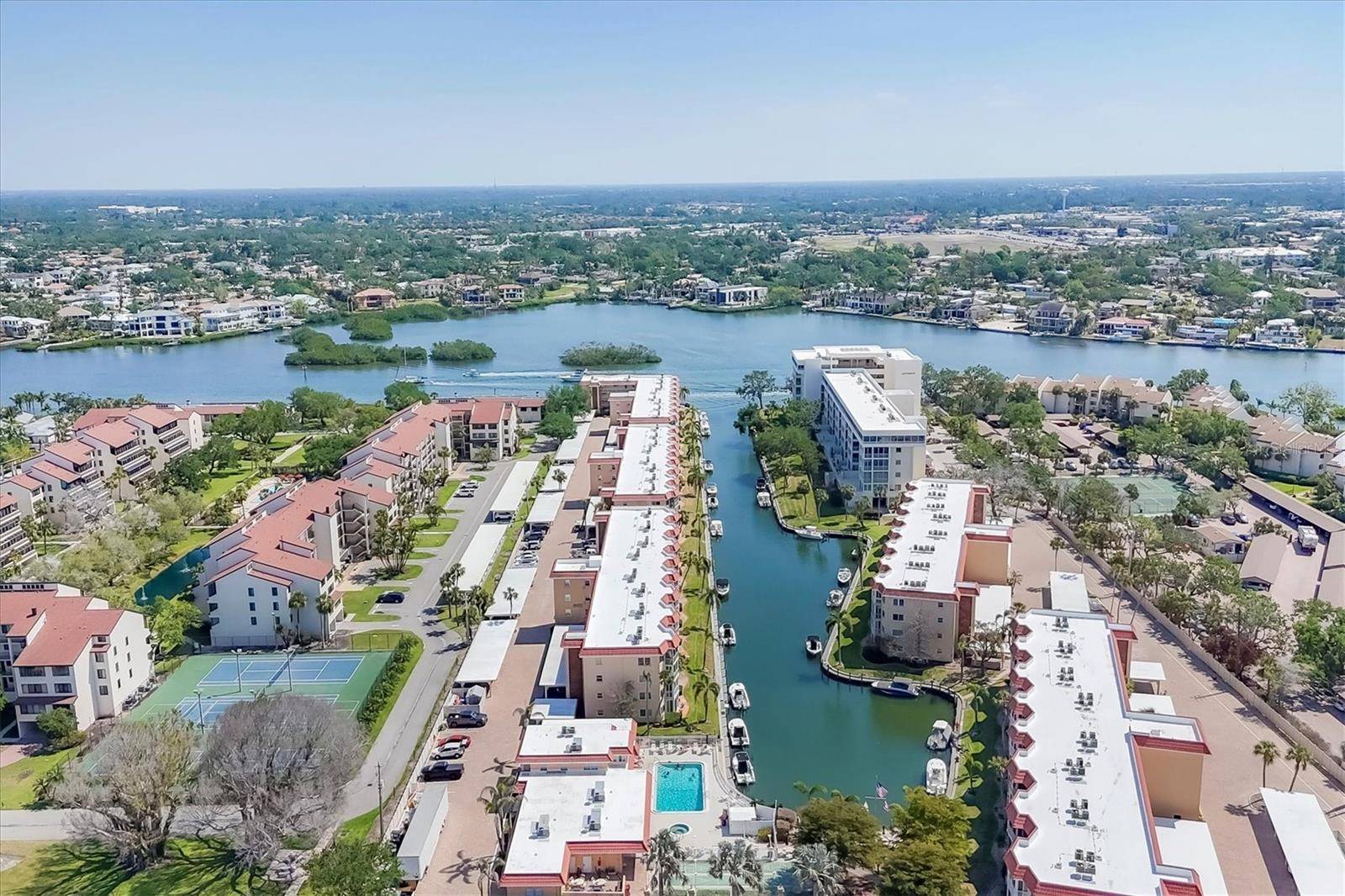 Sarasota, FL 34242,1250 N PORTOFINO DR #304