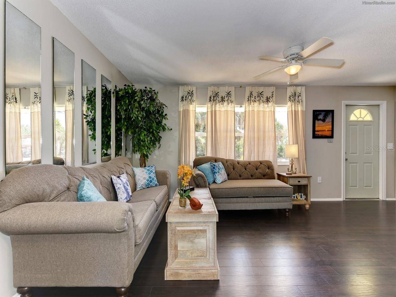 Sarasota, FL 34242,301 AVENIDA MADERA #B