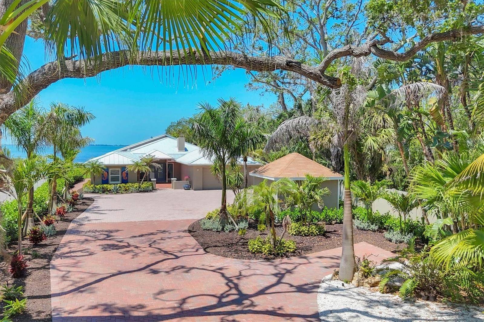 Sarasota, FL 34234,3931 BAY SHORE RD
