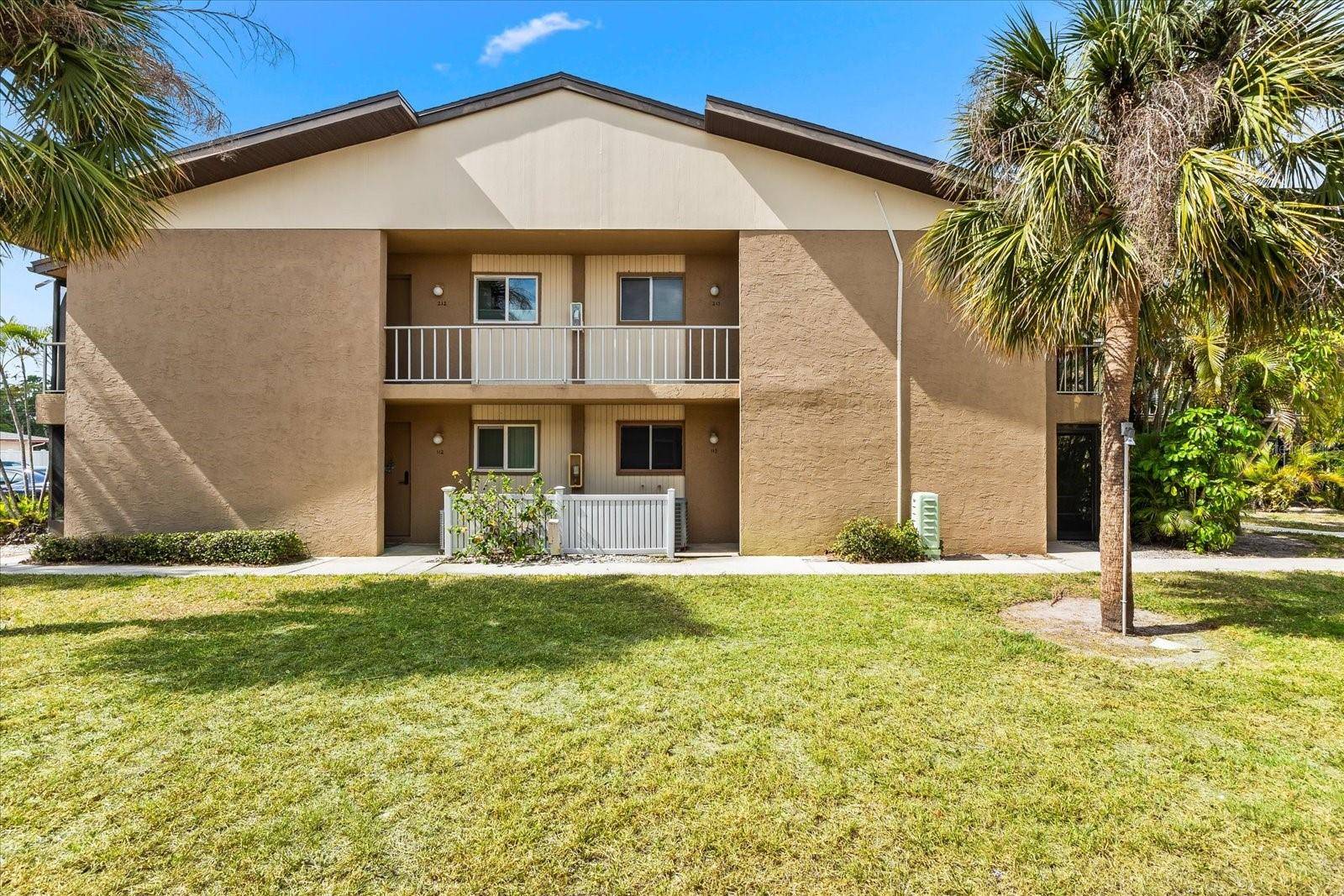 Sarasota, FL 34231,2950 CLARK RD #113