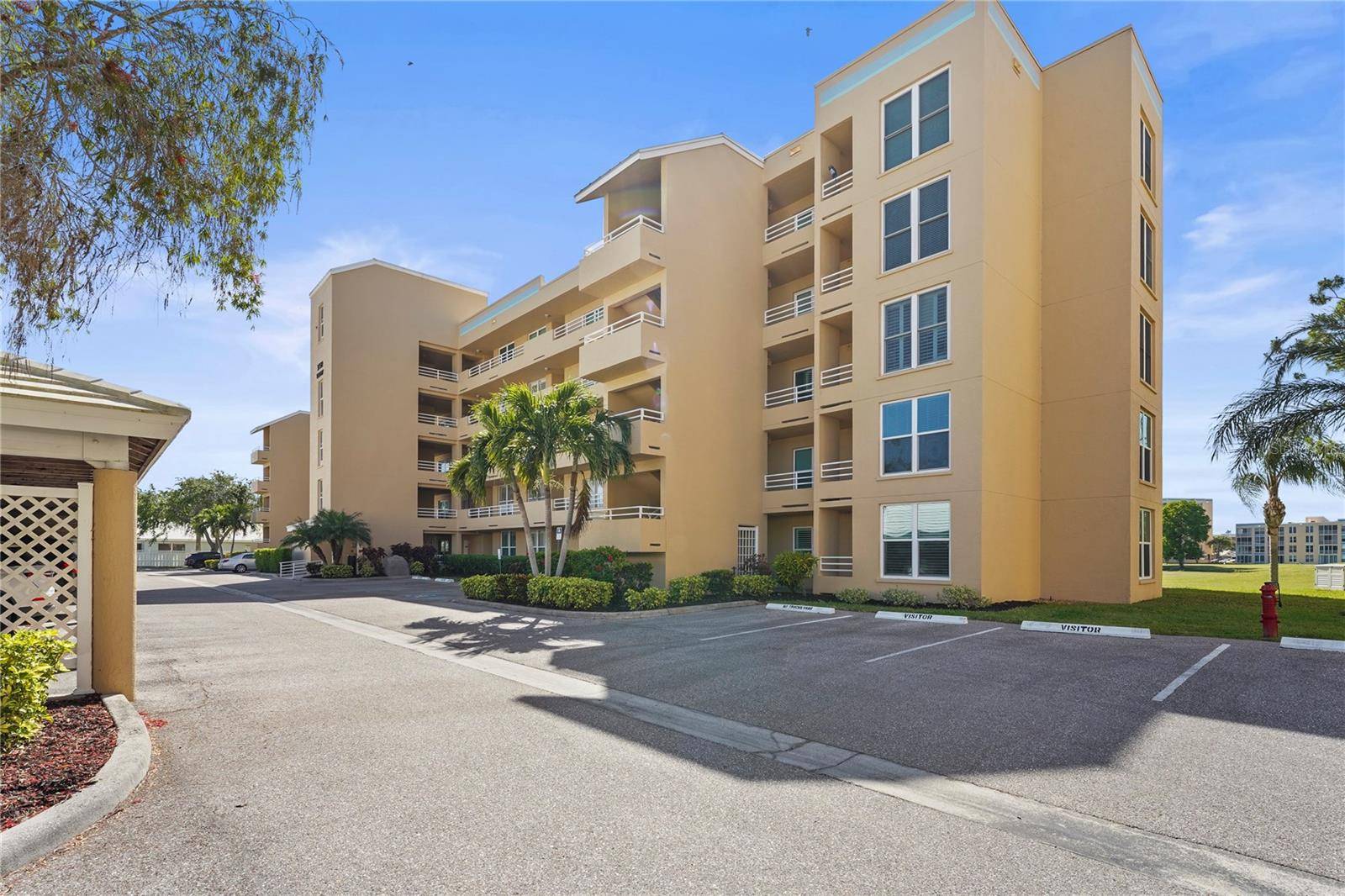 Bradenton, FL 34209,3750 PINEBROOK CIR #104