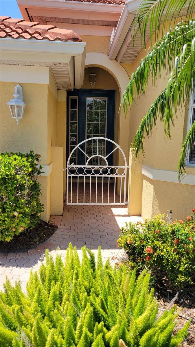 Sarasota, FL 34238,5050 HANGING MOSS LN