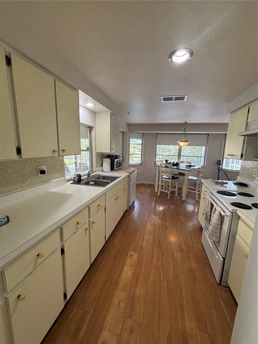 Palmetto, FL 34221,4411 DOLPHIN LN